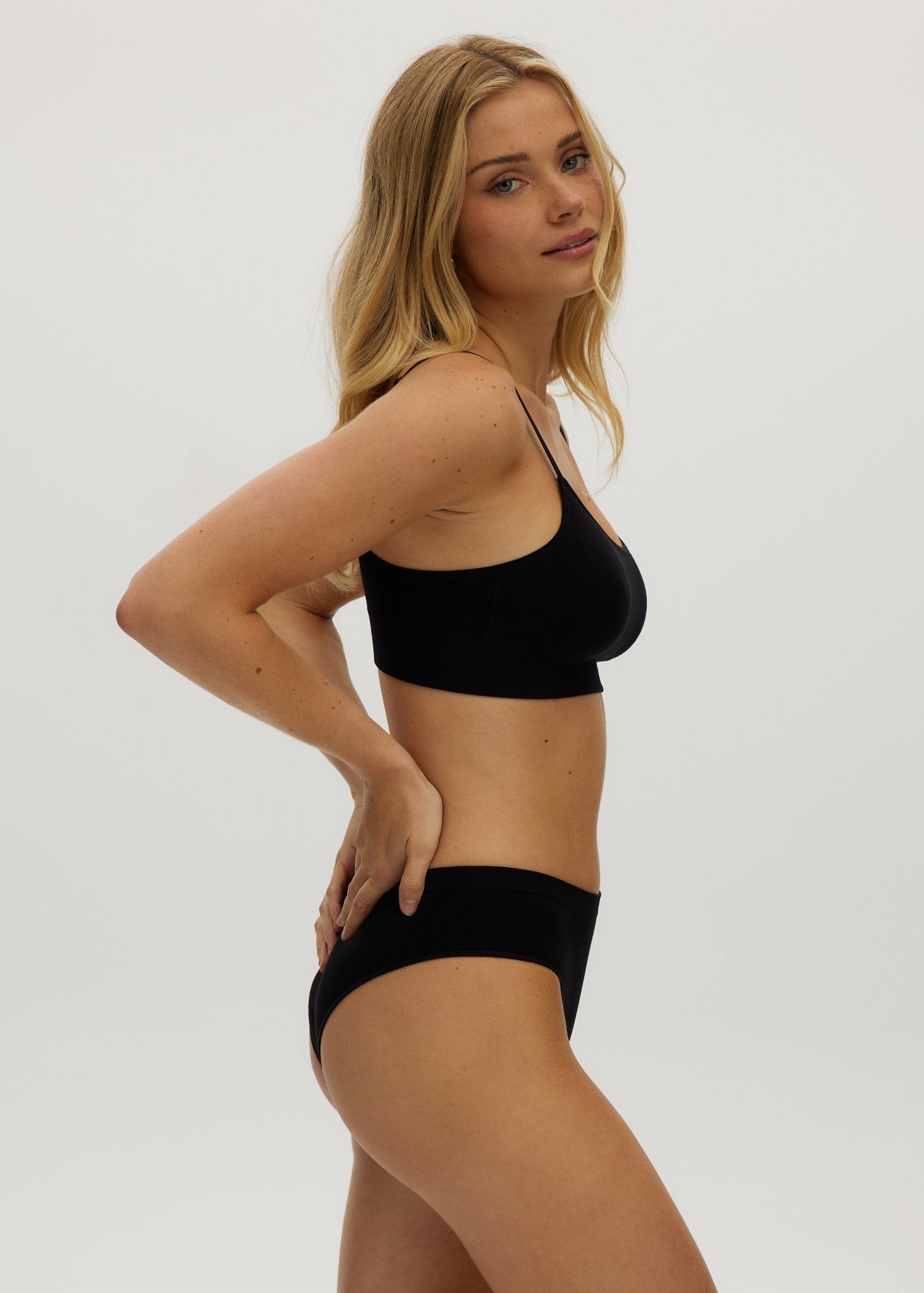 Seamless Scoop Neck Bra